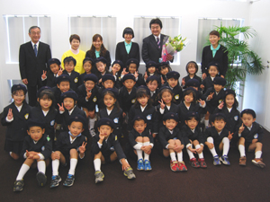 写真:福生多摩幼稚園園児市長訪問