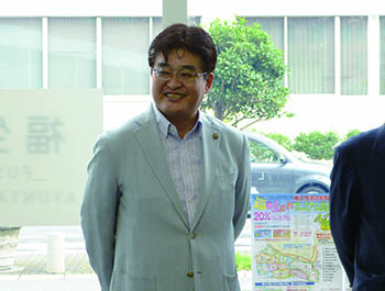 写真:福生市青少年海外海外派遣事業出発式にて