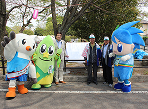 写真:第30回ふっさ桜まつりでの市長