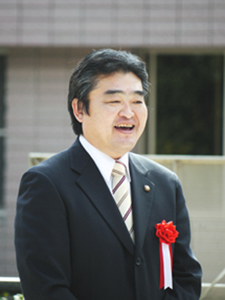 写真:福祉バス出発式での市長