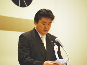 写真:福生市表彰式での市長
