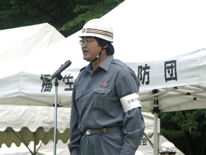 写真:福生市・福生消防署合同水防訓練での市長