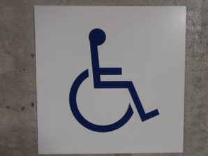 写真：障害者等用駐車区画1