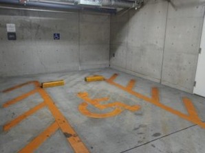 写真：障害者等用駐車区画2