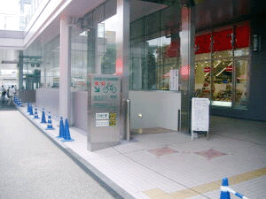 写真：福生駅東口地下自転車駐車場