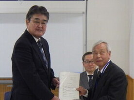 画像:代表監査委員から市長へ