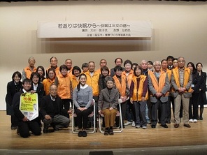写真:健康づくり推進員の皆さんと講師の大川先生、友野先生