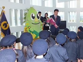 写真：福生多摩幼稚園園児来訪