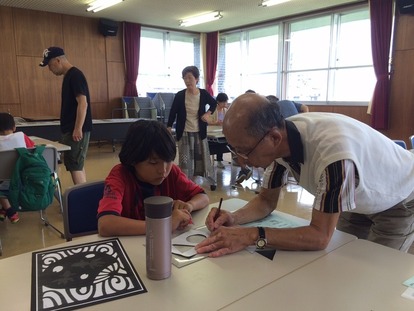 画像：2016夏休み子ども教室　切り絵教室