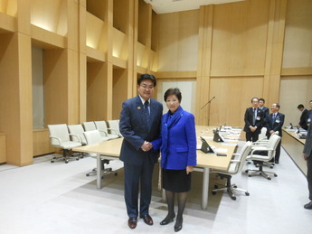 写真:東京都知事との意見交換