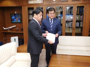 写真:横田基地に関する東京都と周辺市町連絡協議会要請行動