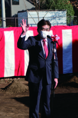 【写真】旧ヤマジュウ田村家住宅での桜の木の記念植樹式にて