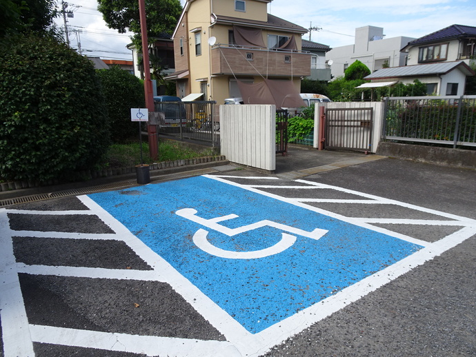 熊川体育館障害者用駐車スペース