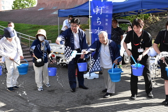 写真:福生打ち水日和