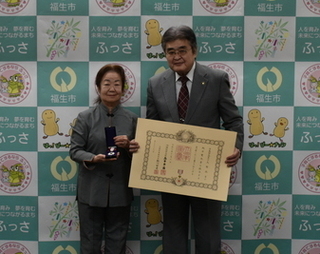 写真：福生市自治功労者叙勲受章報告