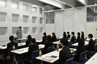 写真:新規新規採用職員への講話