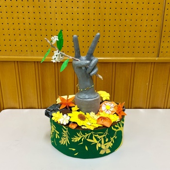 オブジェ「戦争のない平和な世界」