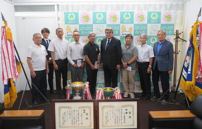 写真：ソフトボールチーム「オール福生実年」「オール福生シニア」「オール福生壮年」全国大会出場報告